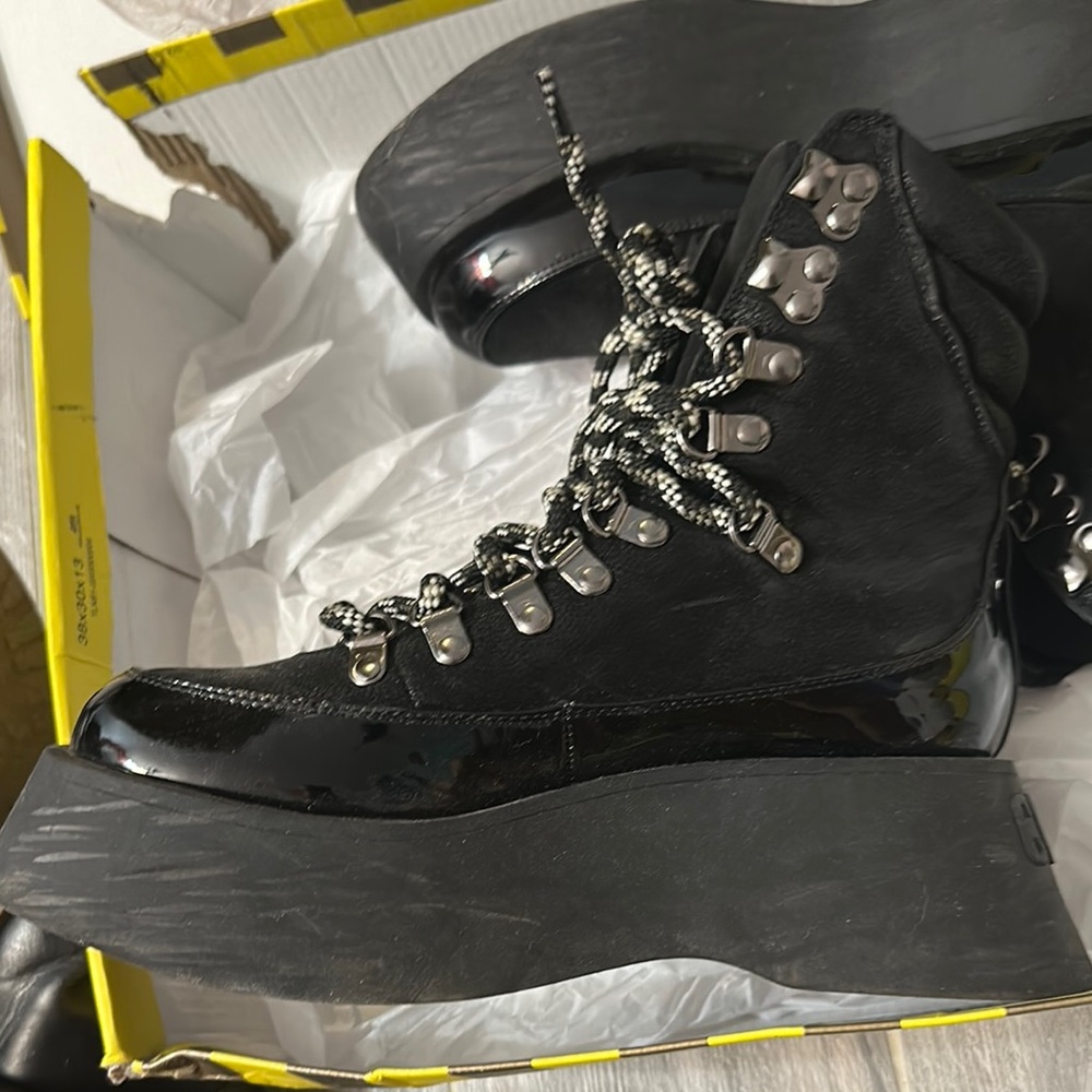 Circus by Sam Edelman Black Platform Hiking Boots 6 - Picture 5 of 16